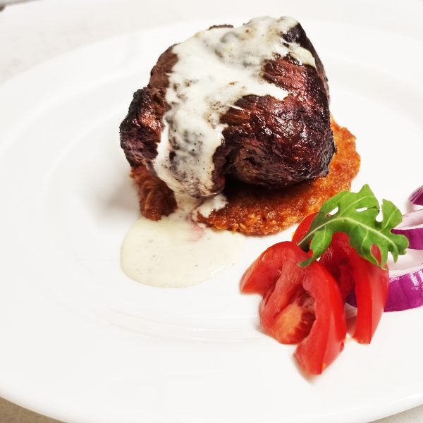 Bélszín steak (20dkg) zöldbors mártással *
